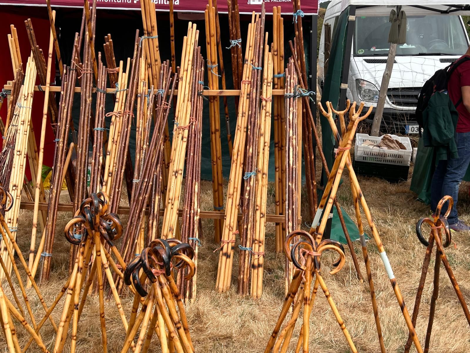 Animada feria de ganado vacuno en La Pernía