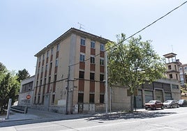 Edificio del antiguo parque de bomberos a demoler.