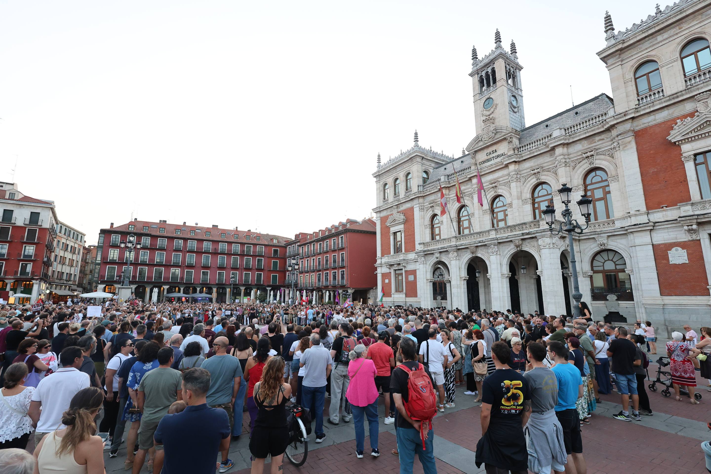 Las imágenes de la manifestación contra la gestión de los incendios de Castilla y León