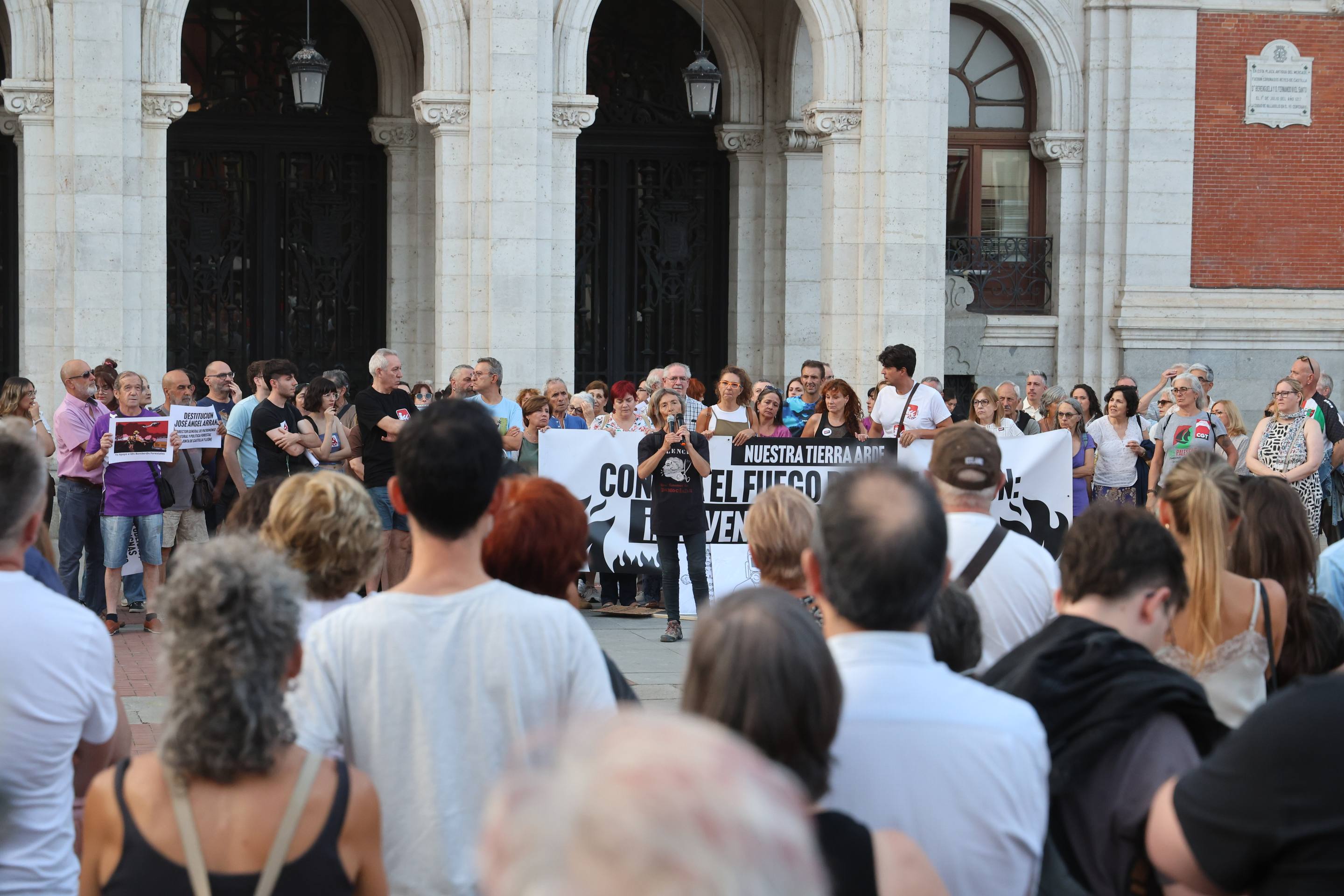 Las imágenes de la manifestación contra la gestión de los incendios de Castilla y León