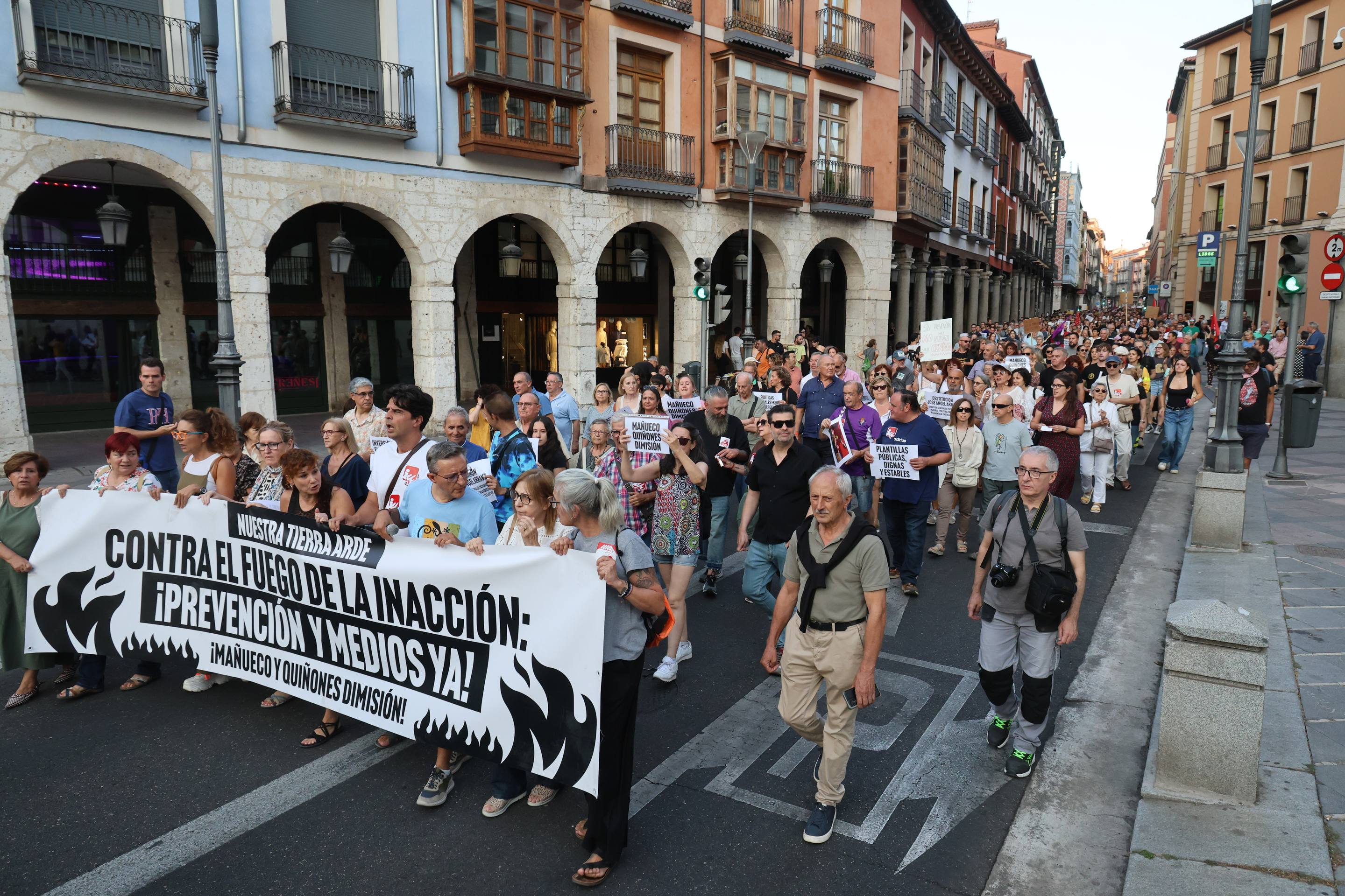 Las imágenes de la manifestación contra la gestión de los incendios de Castilla y León