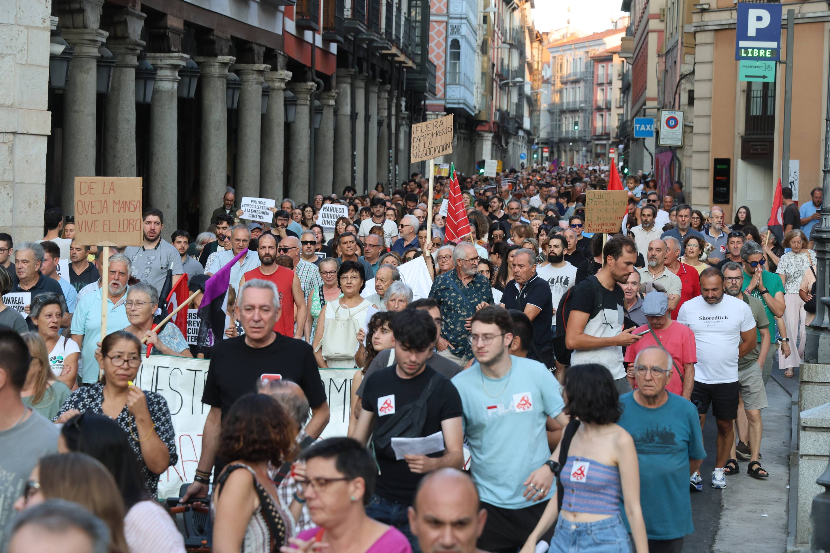 Las imágenes de la manifestación contra la gestión de los incendios de Castilla y León