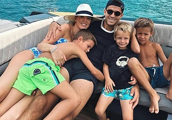 Álvaro Morata y Alice Campello, junto a sus hijos, por la región italiana bañada por el Lago Como.