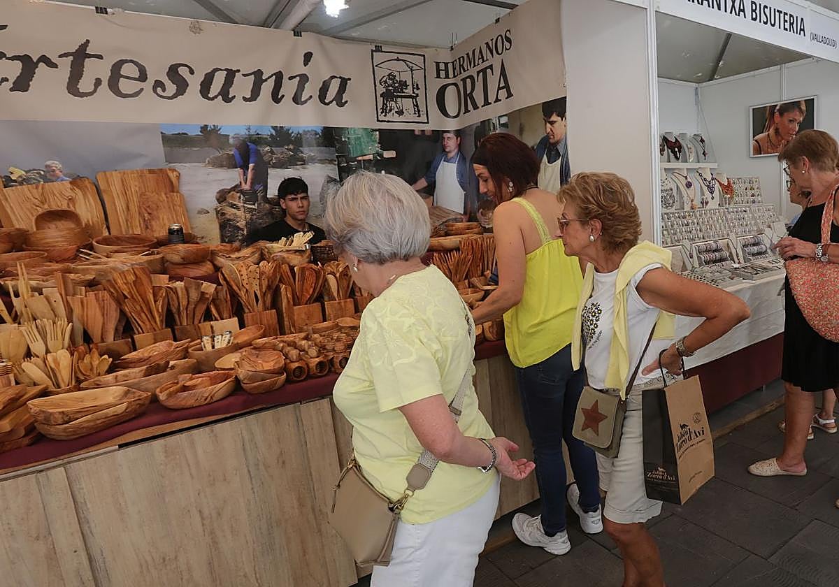 Puestos de la Feria de Artesanía el pasado año.