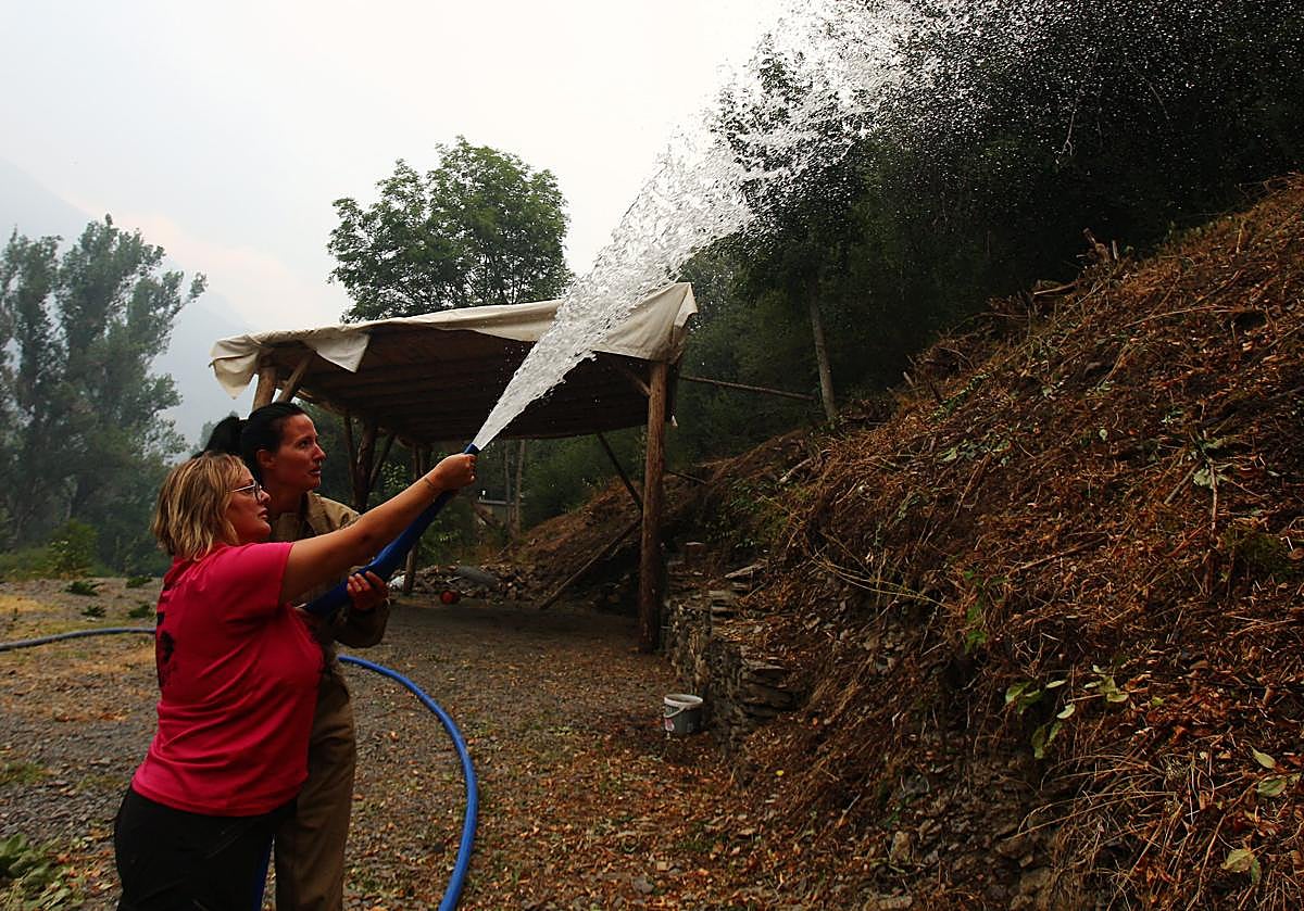 Incendio en Colinas del Campo de Martín Moro Toledano, perteneciente al municipio de Igüeña (León).