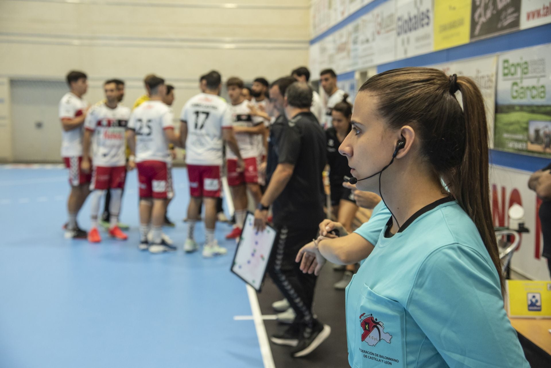 Fotos del amistoso entre el Balonmano Nava y el Balonmano Soria