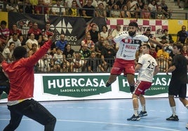 Fotos del amistoso entre el Balonmano Nava y el Balonmano Soria