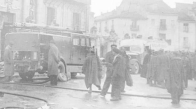 ¿Cuál es la teoría no oficial, creída por muchos, de las causas del incendio?