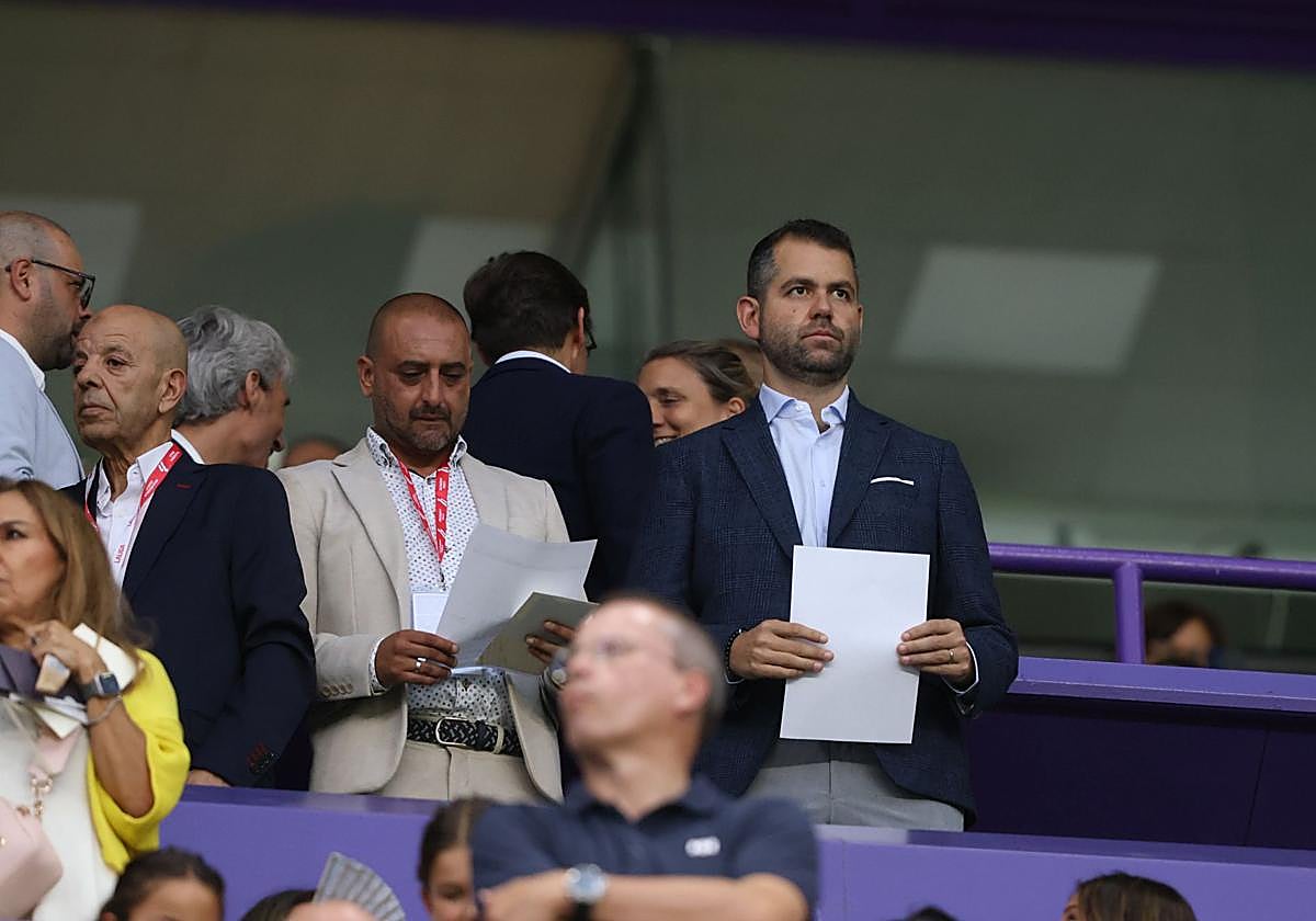 Gabo Solares, en su estreno como presidente del club en el palco de Zorrilla.