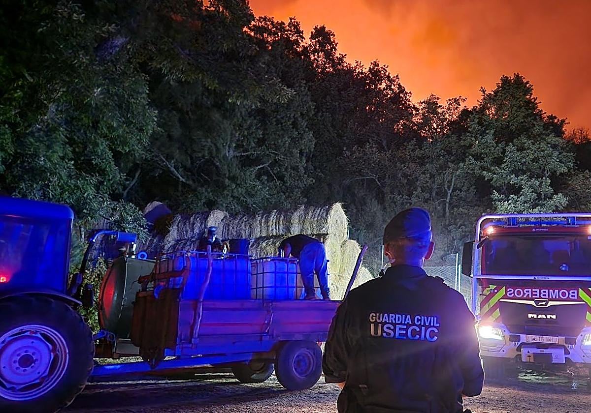 Labores de la Guardia Civil a última hora de la noche del miércoles en Moncabril.