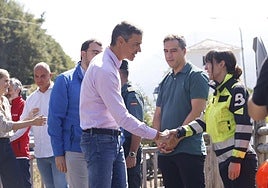 Sánchez pide colaboración, Mañueco hablará en las Cortes y los desalojos siguen en León.