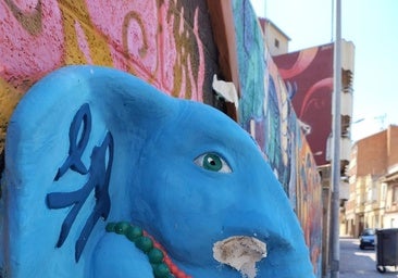 Destrozan una obra de arte en La Bañeza dedicada a los dos voluntarios fallecidos en los incendios