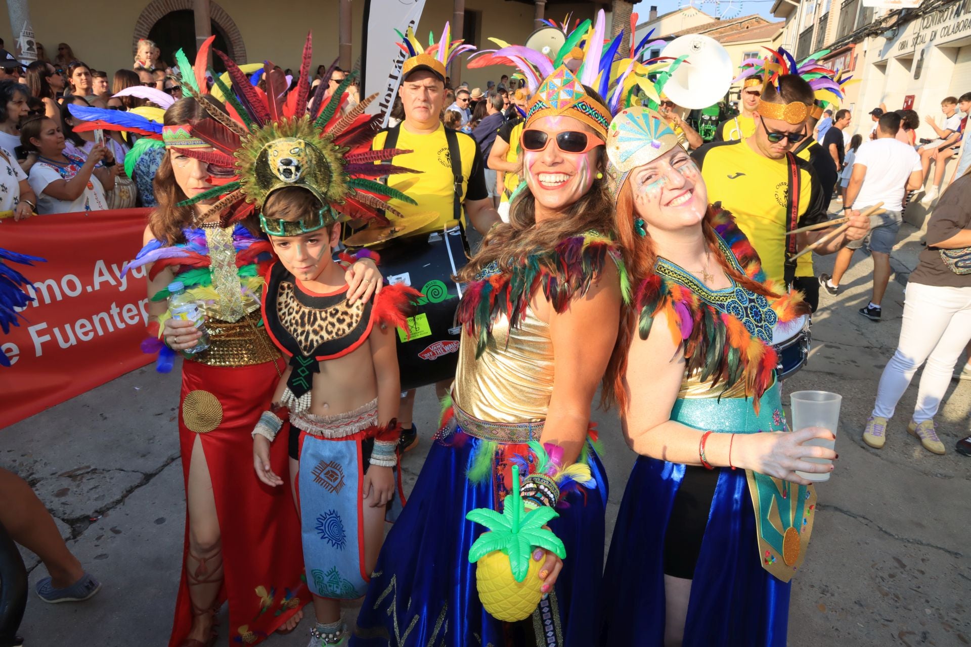 Fotografías del gran desfile de carrozas en Fuentepelayo