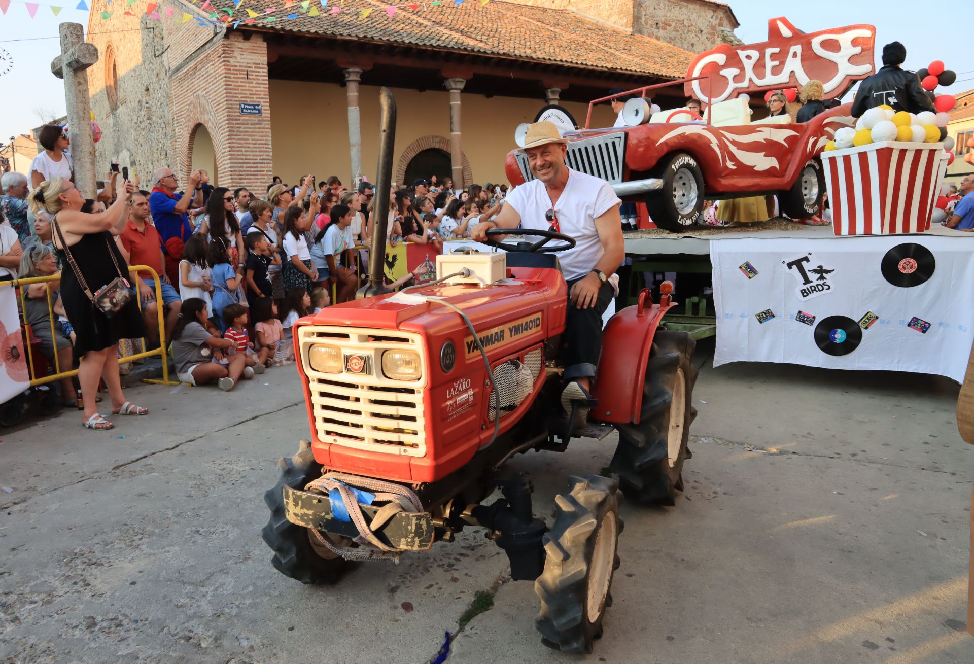 Fotografías del gran desfile de carrozas en Fuentepelayo