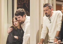 Actor Antonio Banderas, Stella del Carmen Banderas y Alex Gruszynski durante la Semana Santa de Málaga.