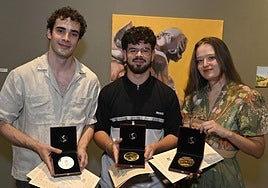 Los ganadores, con sus medallas.