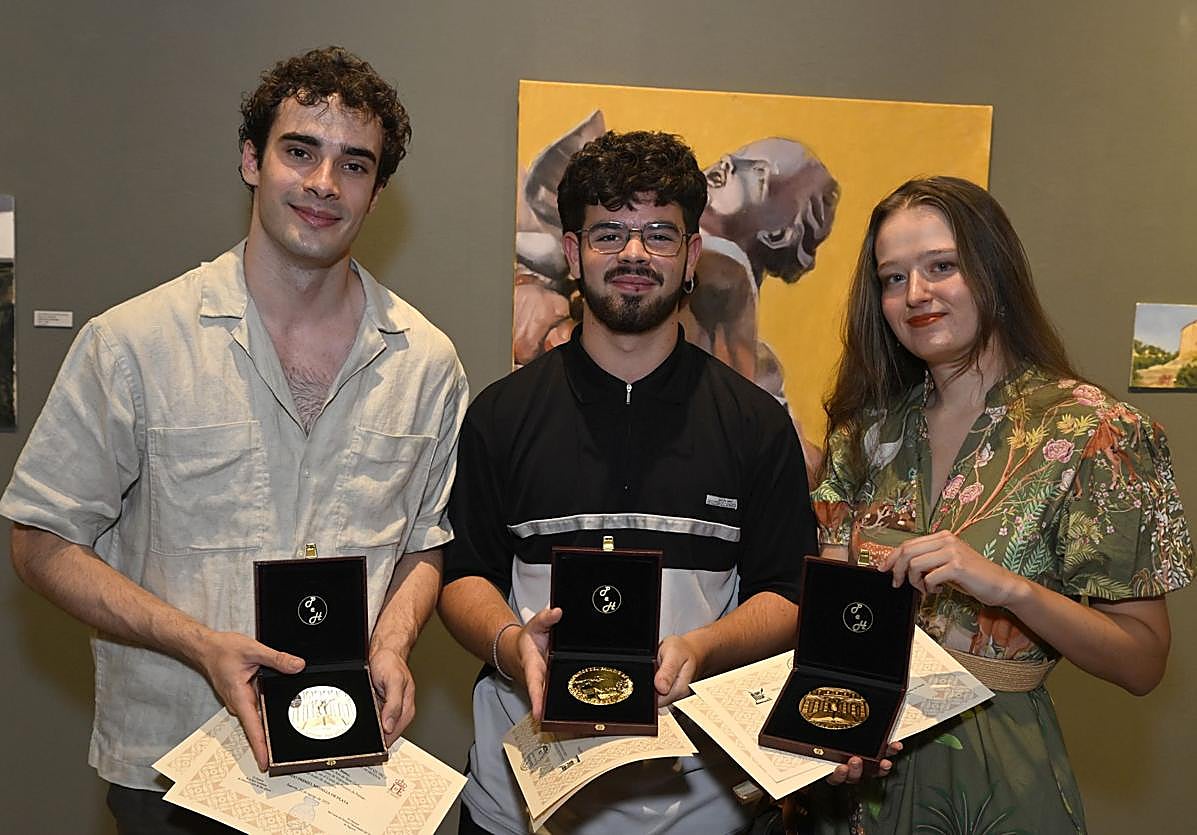 Los ganadores, con sus medallas.
