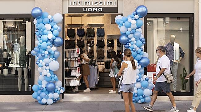 En la actualidad es una tienda de ropa de moda íntima masculina, pero en su pasado se vendían cosas diferentes. ¿Recuerdas qué negocio había antes?