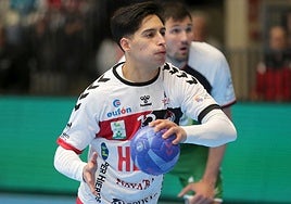 Francisco 'Pancho' Ahumada ejecuta un lanzamiento de 7 metros la pasada temporada.