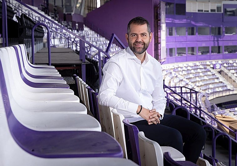 Gabriel Solares, en la grada del Estadio José Zorrilla.