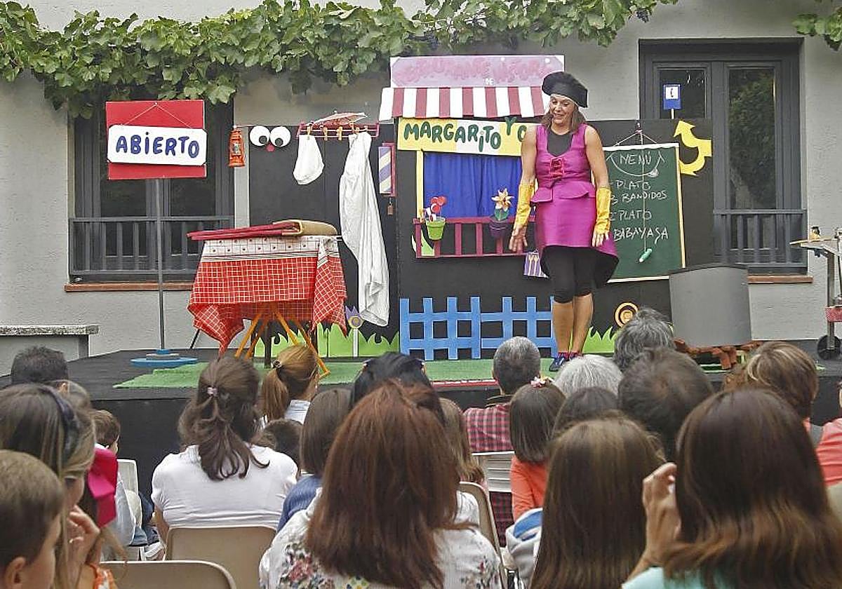 Espectáculo para toda la familia en la Casa Zorilla en fiestas pasadas.