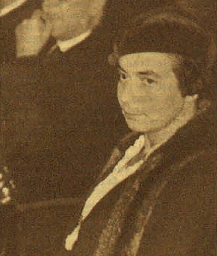 Imagen secundaria 2 - Arriba, cartel electoral de las derechas para las elecciones de noviembre de 1933 en León. Abajo, Bohigas, sentada, y detrás de ella José María Gil Robles, líder de la CEDA, y la diputada en su escaño en 1933.