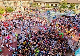 Vecinos y peñistas disfrutan durante los días de fiestas