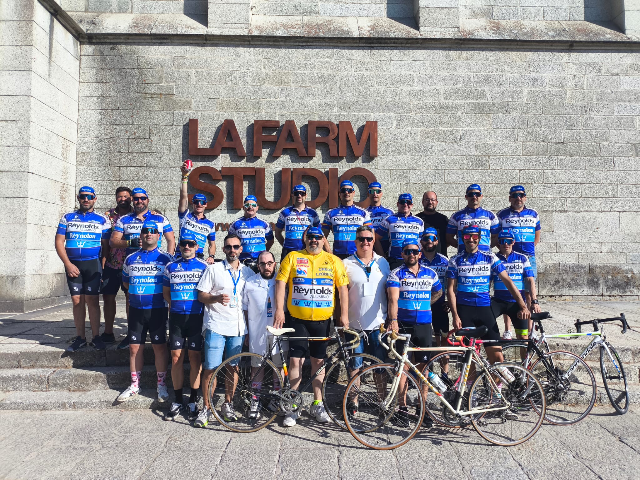 Miembros de La Factoría, con sus disfraces de este año para las fiestas de La Granja.