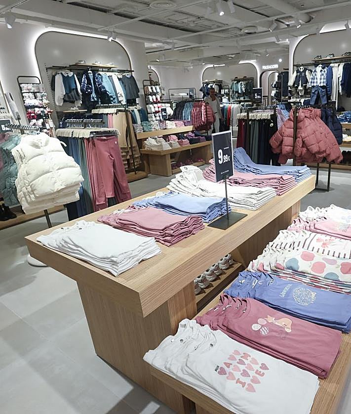 Imagen secundaria 2 - Imágenes de cómo ha quedado la reforma y ampliación en Sfera.