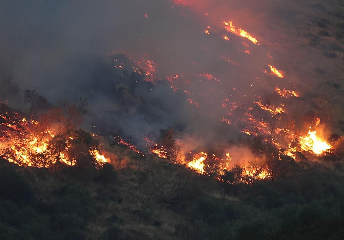 Incendio en Peña Carazo, junto a la Abadía de Lebanza.