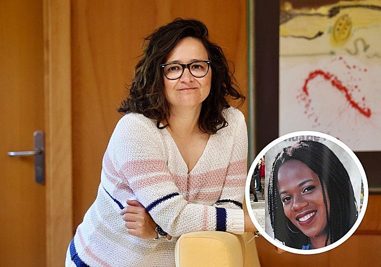 Dunia Etura, directora de la cátedra de Estudios de Género de la (UVA) e impulsora de la exposición. En el círculo, Teresa Rodríguez.