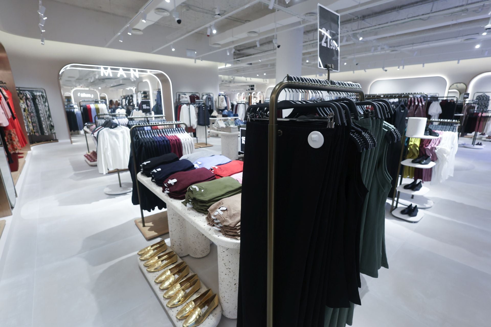 Así es la tienda remodelada de Sfera en la calle Santiago