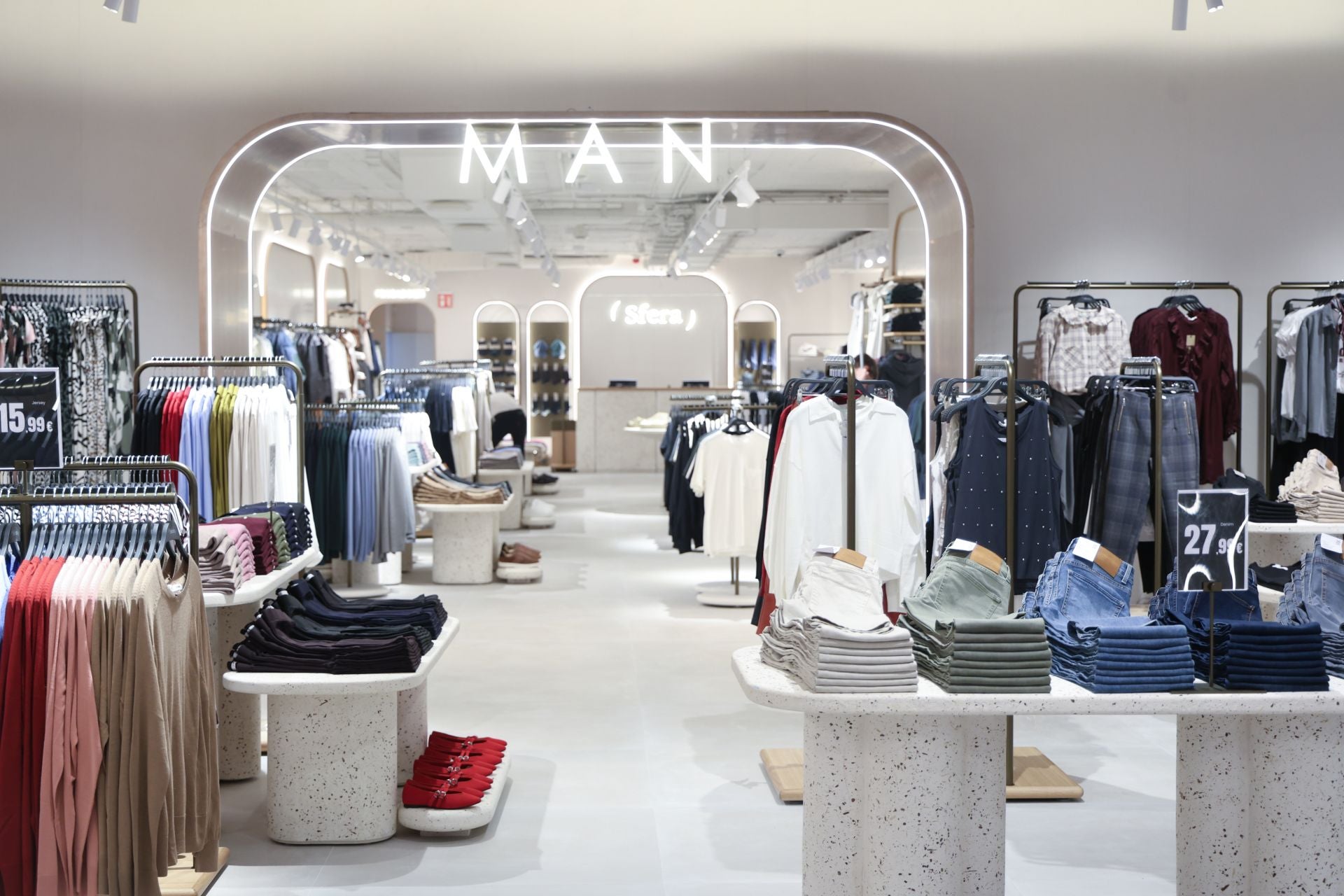 Así es la tienda remodelada de Sfera en la calle Santiago