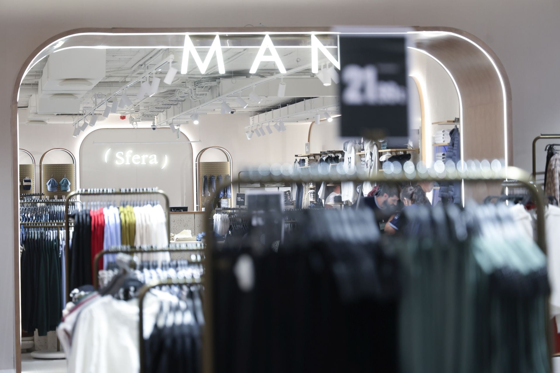 Así es la tienda remodelada de Sfera en la calle Santiago