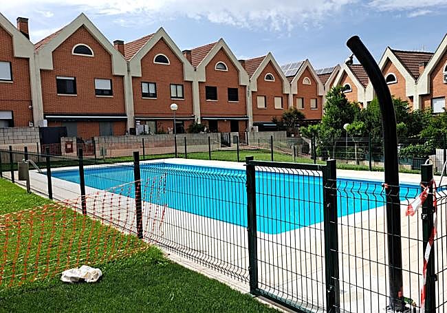 Urbanización en el alfoz donde Luis Monge ha adquirido la casa.