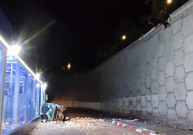 Altura desde la que ha caído el coche al aparcamiento del Carrefour de Parquesol.