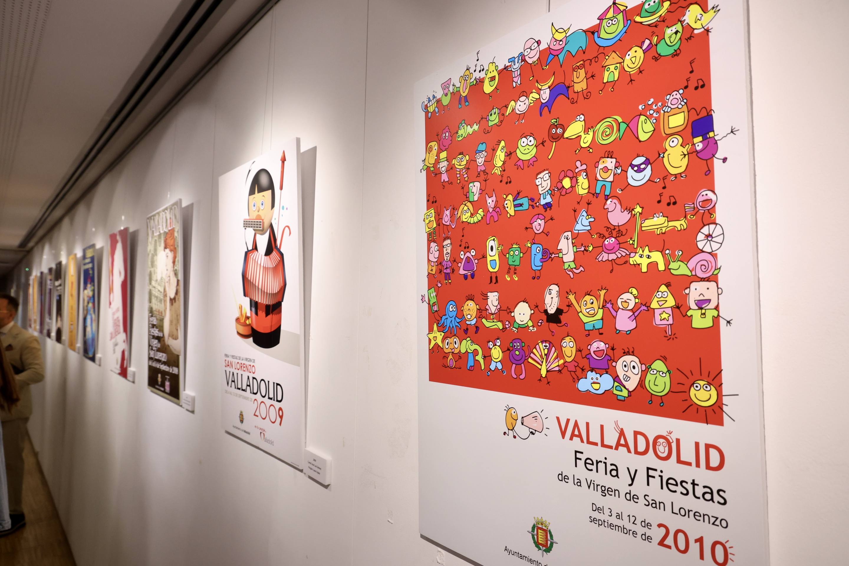 Los 25 años de carteles de las Fiestas de la Virgen de San Lorenzo, en imágenes