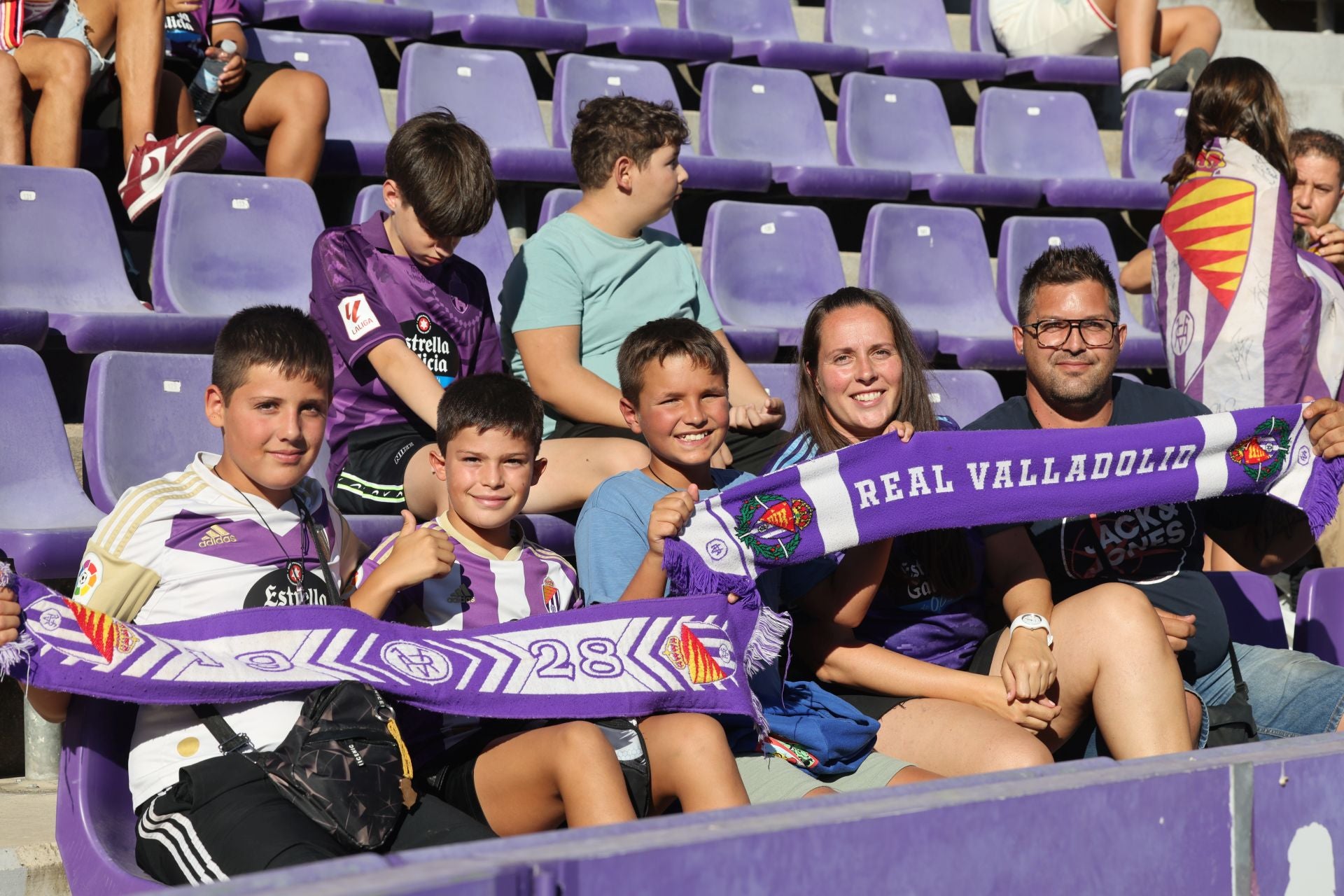 Búscate en la grada del Real Valladolid (3/4)