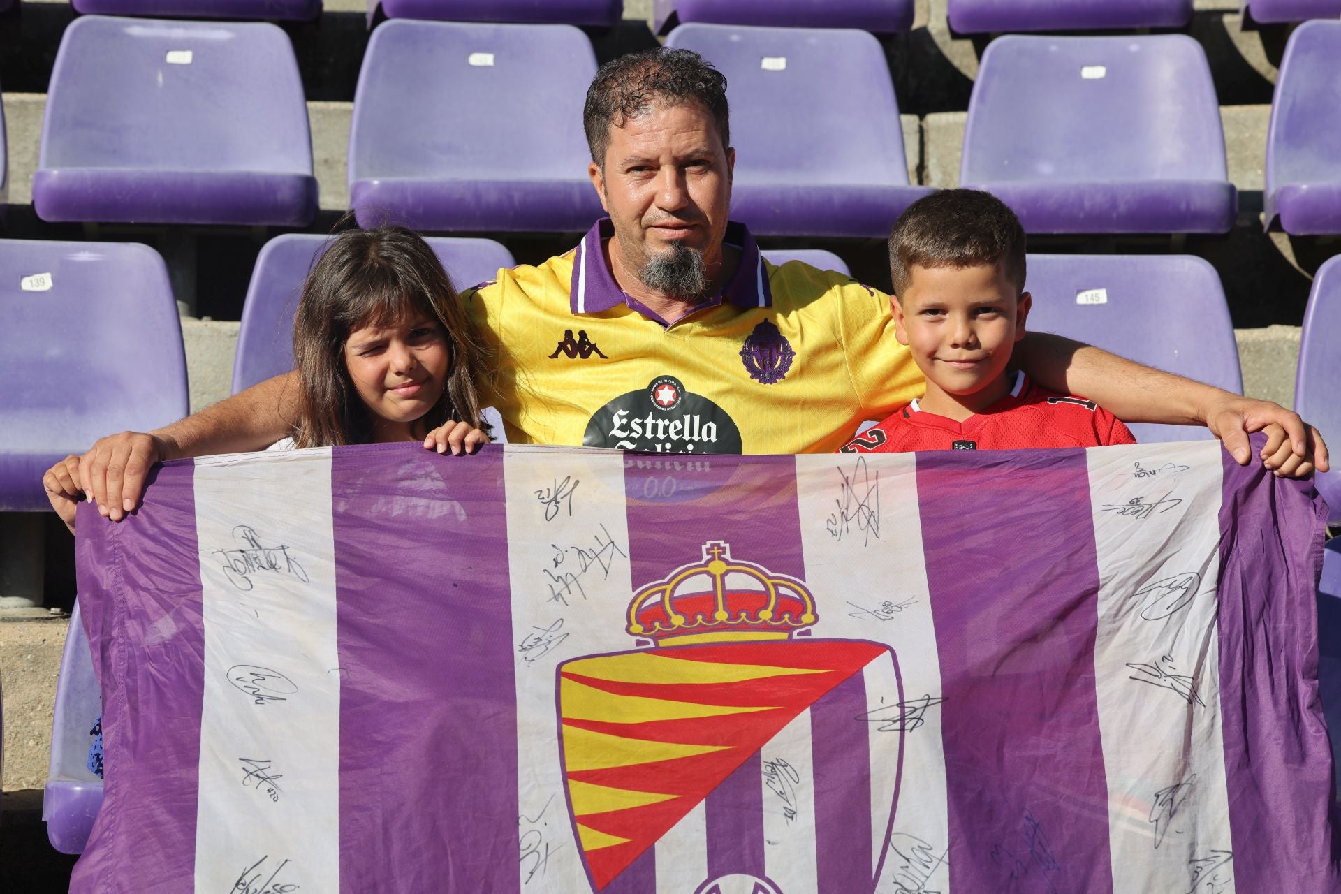 Búscate en la grada del Real Valladolid (3/4)
