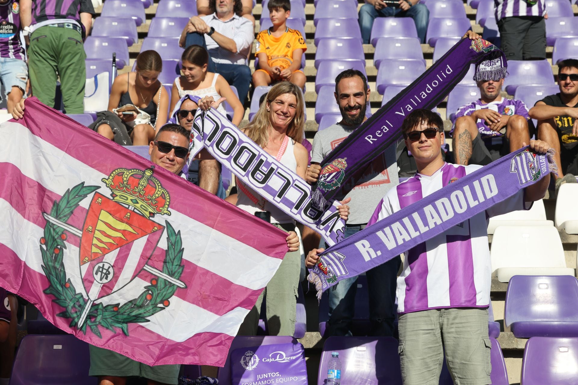 Búscate en la grada del Real Valladolid (1/4)