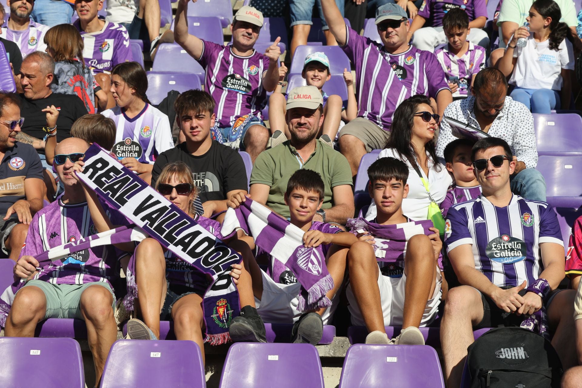 Búscate en la grada del Real Valladolid (2/4)