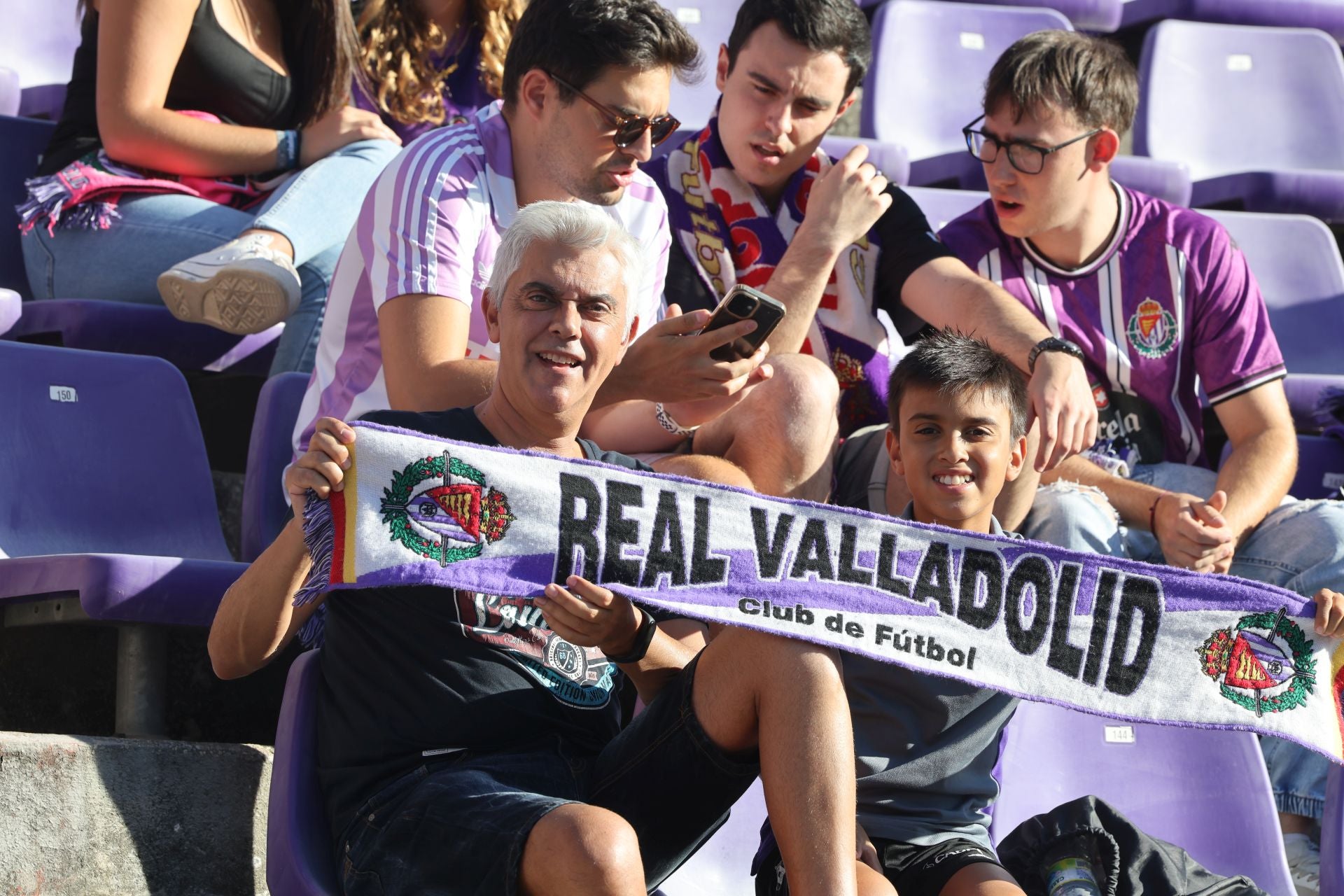 Búscate en la grada del Real Valladolid (1/4)