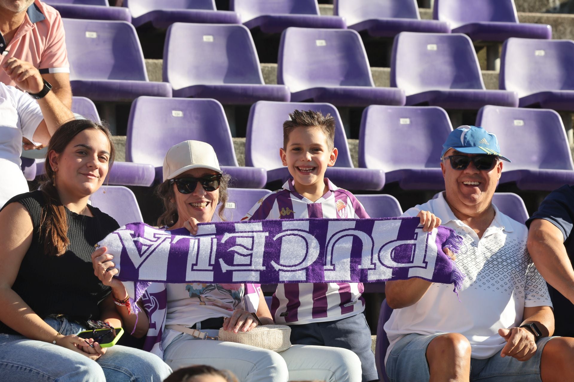 Búscate en la grada del Real Valladolid (1/4)