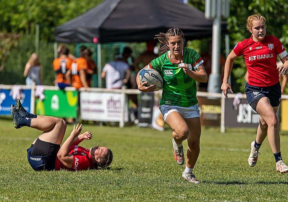 Leire inicia la carrera en una acción con su último equipo.
