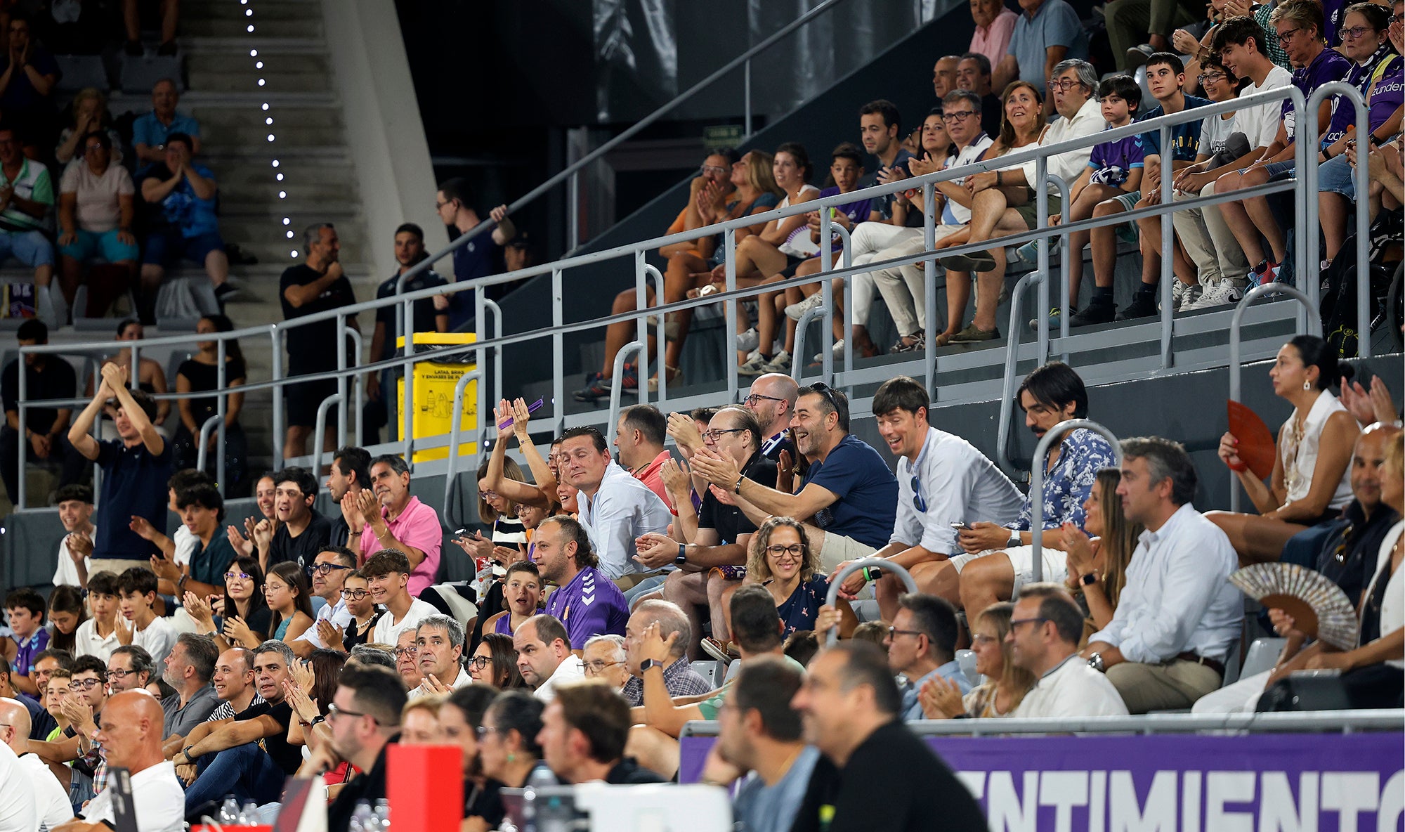 Búscate en las gradas del Super Agropal Palencia - Sporting Clube Portugal