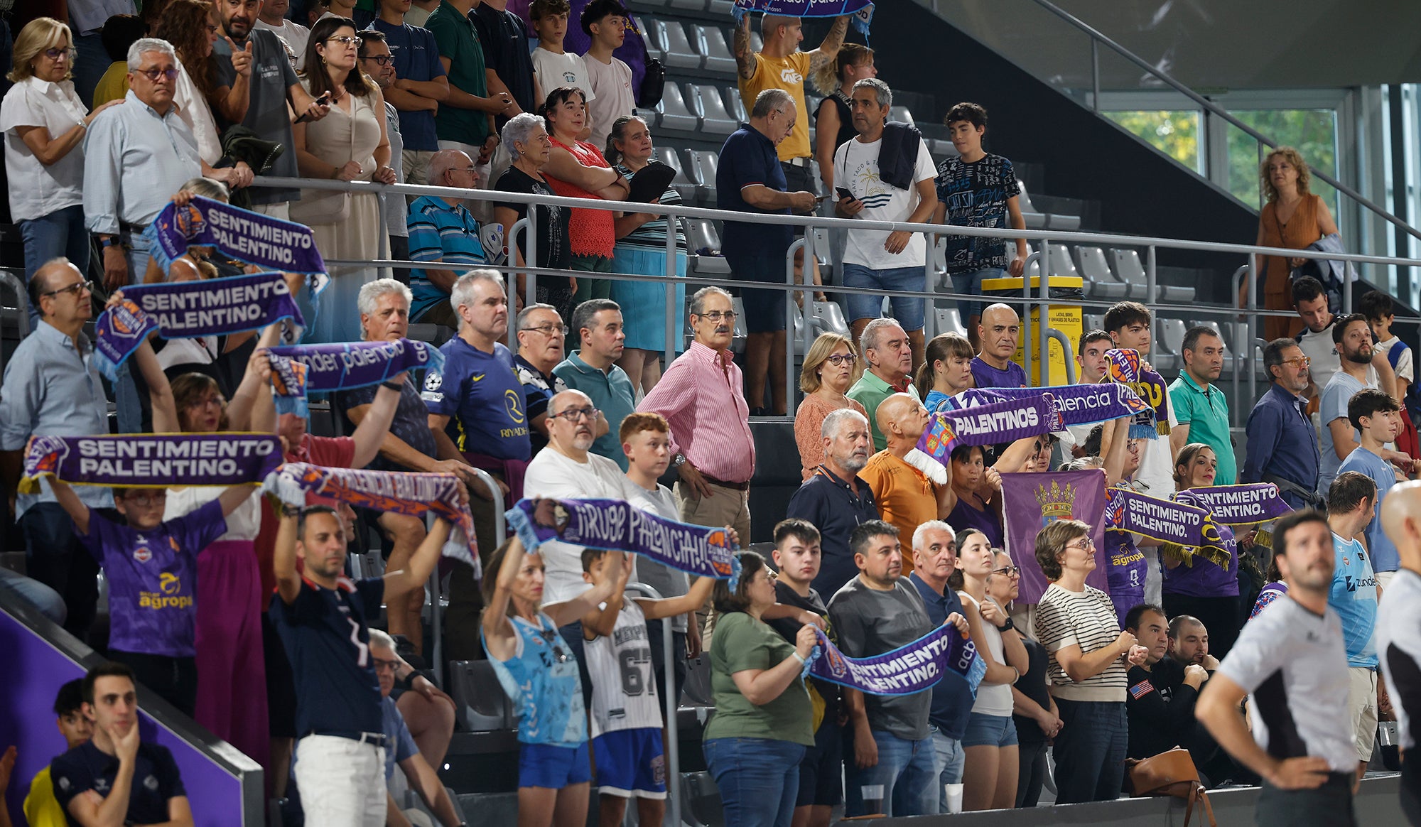 Búscate en las gradas del Super Agropal Palencia - Sporting Clube Portugal