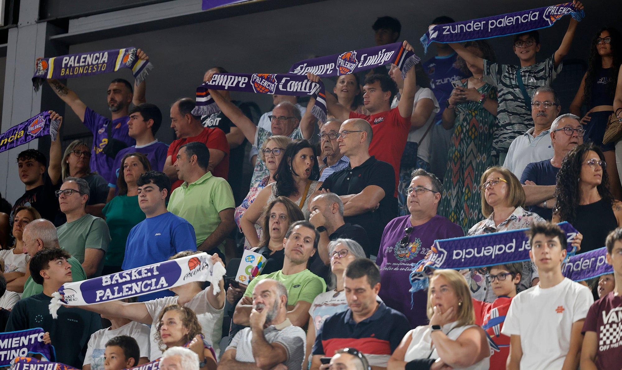 Búscate en las gradas del Super Agropal Palencia - Sporting Clube Portugal