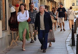 Ropa de abrigo entre los transeúntes de Segovia, el pasado jueves.