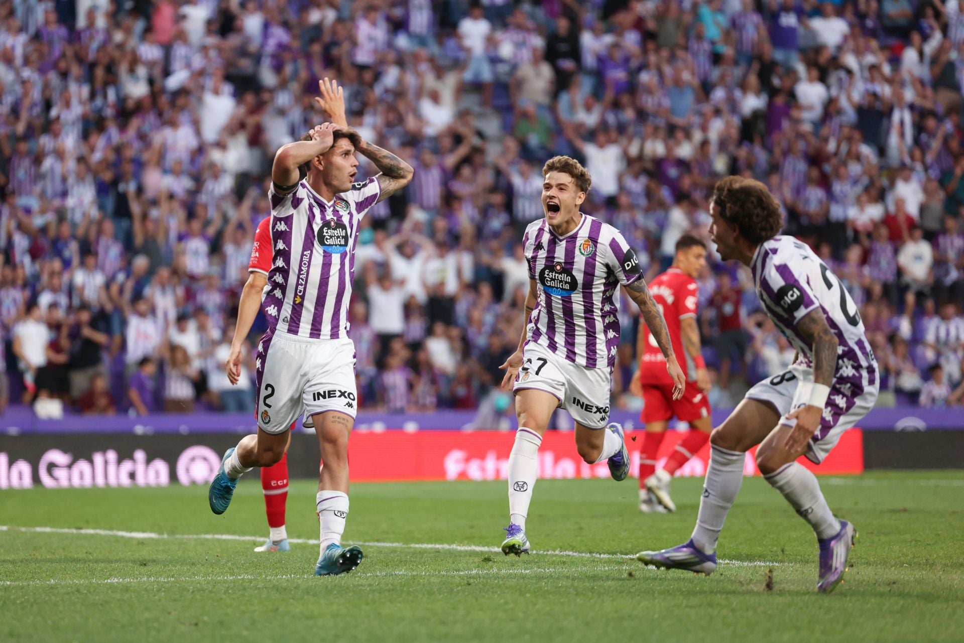 Trilli se lamenta tras el gol anulado al Pucela.