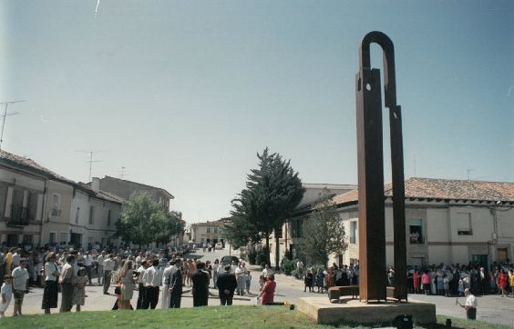 Escultura donada por Máximo Riol. 24 de agosto de 1992.